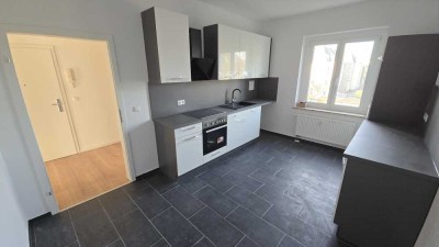 + + + Top sanierte 2-Zimmer Wohnung mit Balkon und EBK + + +