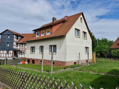 RESERVIERT: Ein- bis Zweifamilienhaus mit großem Potenzial - massiv, vollunterkellert, 3 Garagen