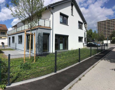 Exklusive 4-Zimmer-Doppelhaushälfte mit gehobener Innenausstattung und EBK in München Freimann