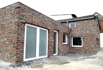 Charmantes Haus in Erftstadt-Erp, komplett saniert,  Baugenehmigung für eine Dachterrasse vorhanden