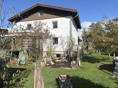 Attraktives Zweifamilienhaus mit großem Garten!