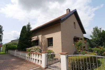 Einfamilienhaus mit Einliegerwohnung und   3 Garagen in Bönen-Lenningsen
