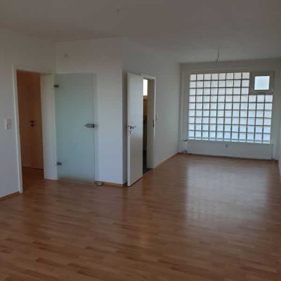 Stilvolle 2-Zimmer-Wohnung mit Balkon und Einbauküche in gutem Zustand in Düsseldorf