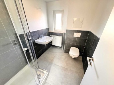 Provisionsfrei: Sanierte 4 Zimmer Wohnung in Burgthann mit Garten, Balkon und Garage