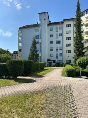 modernisierte 2-Zimmer-Wohnung mit Dachterrasse (Fernblick) und EBK in Böblingen