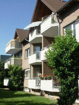 Schöne helle Zwei Zimmer Wohnung mit Balkon und Kellerraum.