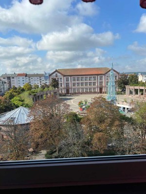 Möblierte, 2-Zimmer Penthouse-Wohnung mit großem Balkon in Pirmasens-Stadtmitte