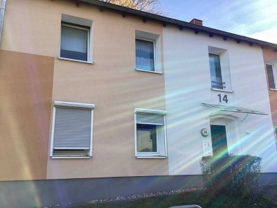 Sofort verfügbar! modernisierte 2-Zimmer-Wohnung mit kl. Terasse