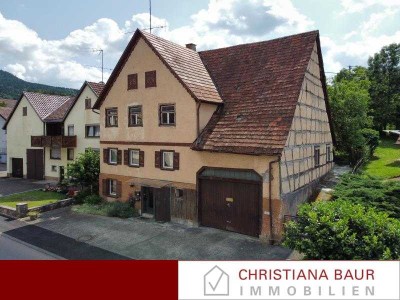 EINFACHES BAUERNHAUS MIT 6 ZIMMER: Ratshausen