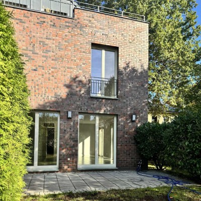 Haus-im-Haus: 150 m2 mit 3 Schlafzimmern, 250 m2 Garten & Keller