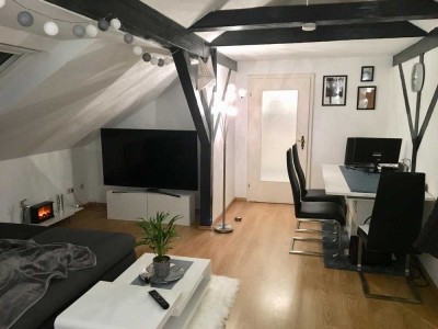 Charmante 2 Zi. Dachgeschosswohnung mit Wohlfühlfaktor – Frei ab Oktober!