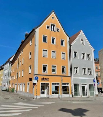 1,5-Zimmer-Wohnung mit neuer Einbauküche in denkmalgeschützten Haus - neu renoviert.