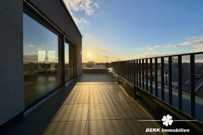 BERK Immobilien - Goldene Stunde im eigenen Zuhause – mit Rundumblick und Schlosskulisse
