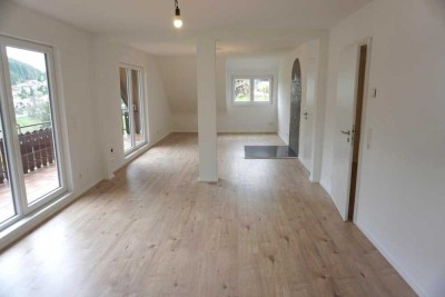 Naturnahe, großzügige 4-Zimmer-Wohnung mit Balkon und Garage!