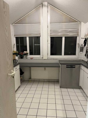 Helle 3-Zimmer Dachgeschosswohnung mit Balkon & TG in Bad Homburg