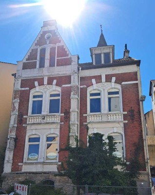 Renovierungsbedürftiges Mehrfamilienhaus in Detmold zu verkaufen