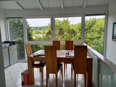 Sonnige 4-Zimmer-Wohnung mit Wintergarten, Balkon & Terrasse in Ersingen