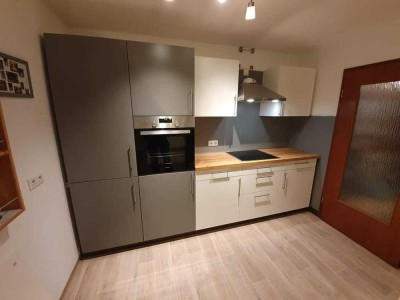 Moderne 2-Zimmer-Dachgeschosswohnung mit Einbauküche und Balkon - zentral gelegen in Gunzenhausen