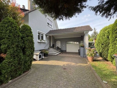 Modernisiertes Einfamilienhaus mit großem Traumgarten in Toplage von Karben-Petterweil