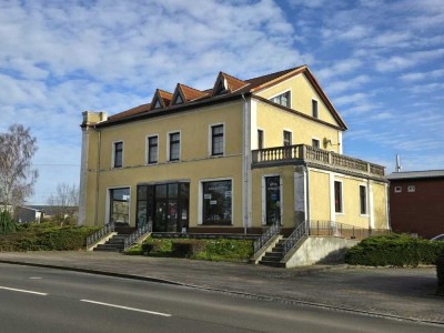 Mehrfamilienhaus mit Ladeneinheit