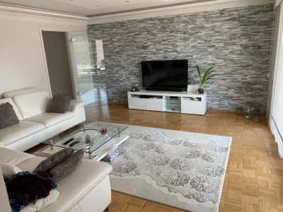 ***Familienfreundliche moderne  4-Zimmer Wohnung mit Balkon in Nippes***