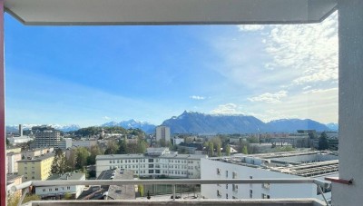 Frisch sanierte, zentrale und helle zwei Zimmer Wohnung mit Blick über GANZ Salzburg