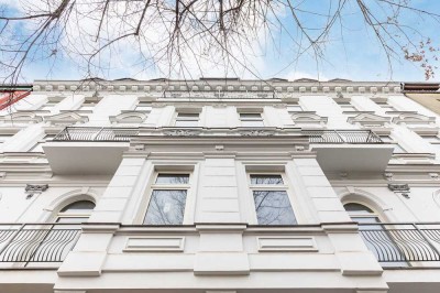 Traumhafte 3-Zimmer-Altbauwohnung mit Balkon im TOP ZUSTAND! Aufzug vorhanden, bezugsfrei!