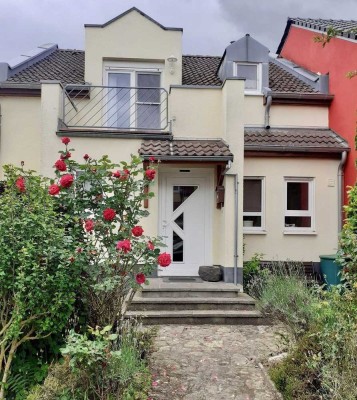 Geräumiges, energieeffizientes Einfamilienhaus in Polch mit Garten und großer Garage