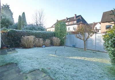 Vermietete Dachgeschosswohnung in guter Wohnlage, mit Garage und Gartenstück, zur Kapitalanlage