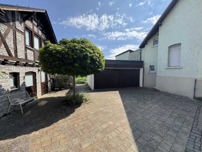 **Sanierte Altbauwohnung im Erdgeschoss mit großem Garten**