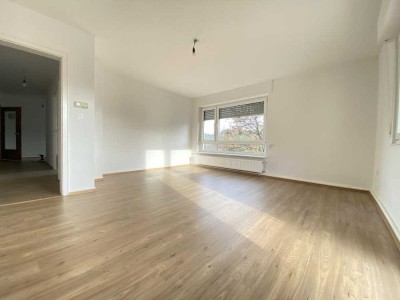 ***ERSTBEZUG NACH SANIERUNG – FAMILIEN Wohnung*** Sehr helle 4-Zimmer-Wohnung mit Balkon ***