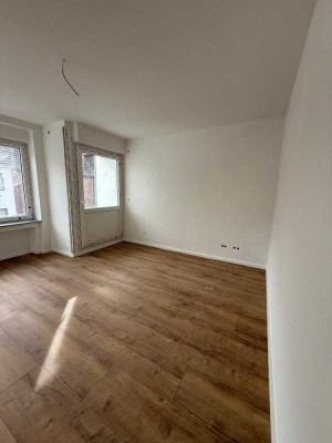 *Frisch renovierte 3 Zimmer Wohnung mit Balkon in Nienburg*
