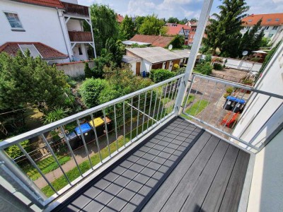 Hochwertig sanierte und gut geschnittene 3-Zimmerwohnung mit Balkon in Hochheim!