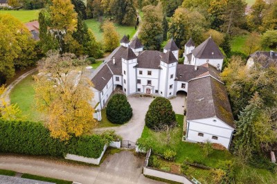 SCHLOSS IM SALZKAMMERGUT!Moderner Wohnkomfort in historischen Mauern