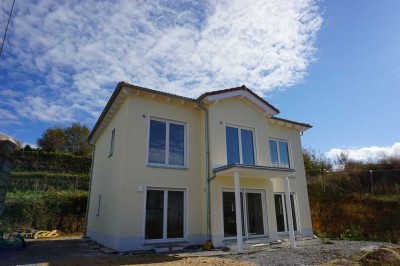 Stadtvilla mit Ausblick, voll unterkellert - Neubau Erstbezug