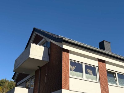 Großzügige Dachgeschosswohnung mit Balkon und Stellplatz