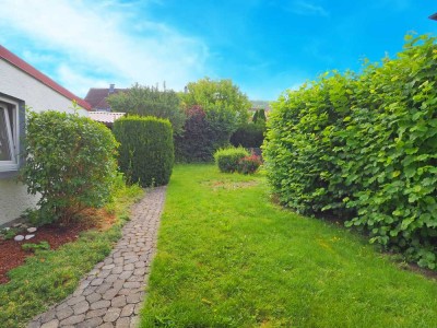 Gepflegtes Zweifamilienhaus mit schönem Garten idyllischer Wohnlage