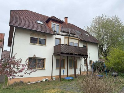 Schöne 3-Zimmer DG Wohnung mit Balkon in Hirzenhain!!!