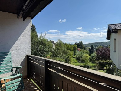 Südwest-Loggia mit Fernblick ins Grüne | Garage und Carport-Stellplatz | Absolute Ruhelage