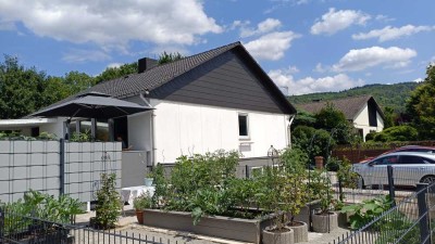 560.000 € - 180 m² -7 Zi
(2 Wohnungen)