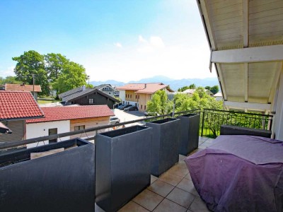 Moderne und ansprechende Dachgeschosswohnung fußläufig zum Chiemseestrand