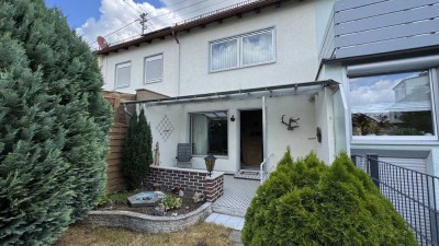 Kissing: Reihenmittelhaus mit zwei Garagen in ruhiger Lage