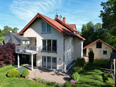 Freistehendes Einfamilienhaus mit Einliegerwohnung  in Top Lage in Taunusstein !