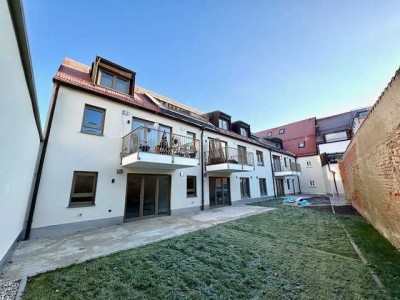 Ruhige und hochwertige 3-Zimmer Wohnung mit Einbauküche, schöner Terrasse und Garten