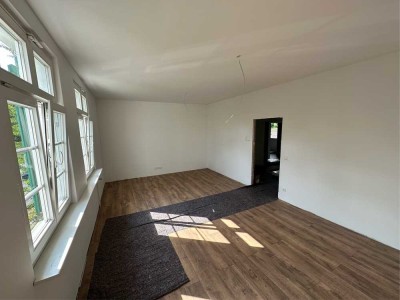 Sanierte 2,5 Zimmer Wohnung mit Altbaucharme