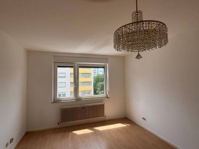 Sonnige 39m2-Wohnung im 5. Stock in zentraler, aber ruhiger Lage, mit Blick auf den Schlossberg zu verkaufen