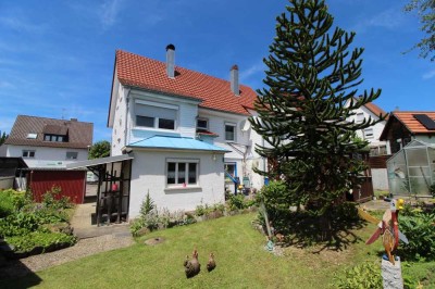 Gepflegtes freistehendes Wohnhaus mit idyllischem Garten