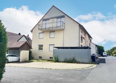 Zeitnah gestaltete Dachwohnung mit Balkon für Singles und Paare
