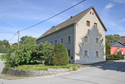 Modernisiertes Zweifamilienhaus in ruhiger Lage