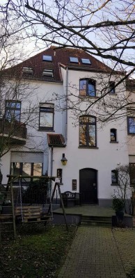 schicke Dachgeschosswohnung in ruhigem Haus